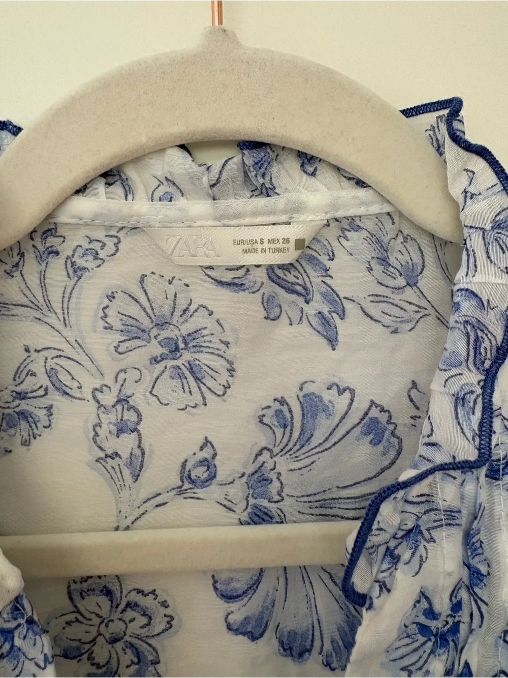 Zara Light Blue Floral Ruffle V-Neck Women's Top SZ SM - Picture 8 of 9